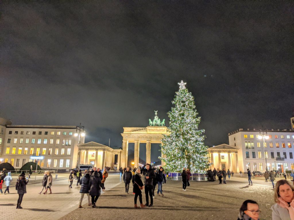 ブランデンブルク門とクリスマスツリー