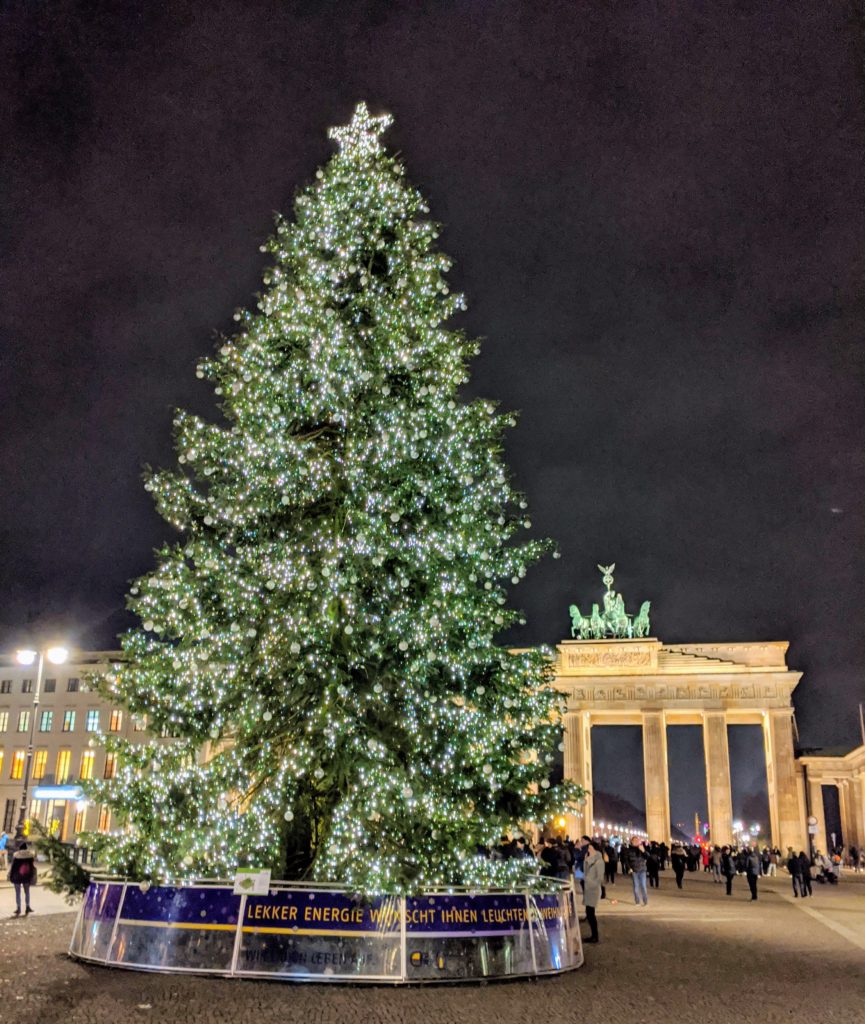 ブランデンブルク門とクリスマスツリー